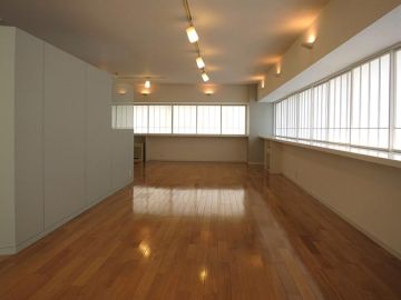 横浜市西区北幸の賃貸物件/行灯のような光とリバーサイド