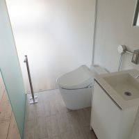 杉並区高井戸西の賃貸物件/水回りはガラスの箱内にまとめられている