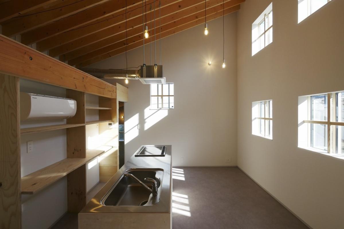 杉並区大宮の賃貸物件/共用のダイニングキッチン。各部屋の中央にあり、みんなであつまる場所になります（新築竣工時写真）