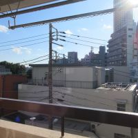 目黒区中目黒の売買物件/(以前募集時の写真)　天気のいい日、ベランダからの景色　3階だけど前はひらけています