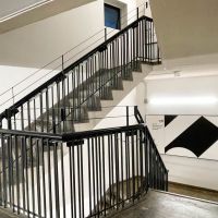 千代田区神田小川町の賃貸物件/ゆったりとしたつくりの共用階段