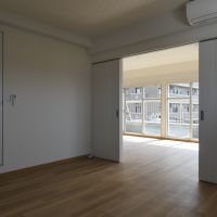 杉並区高円寺南の賃貸物件/洋室。扉との段差に注意
