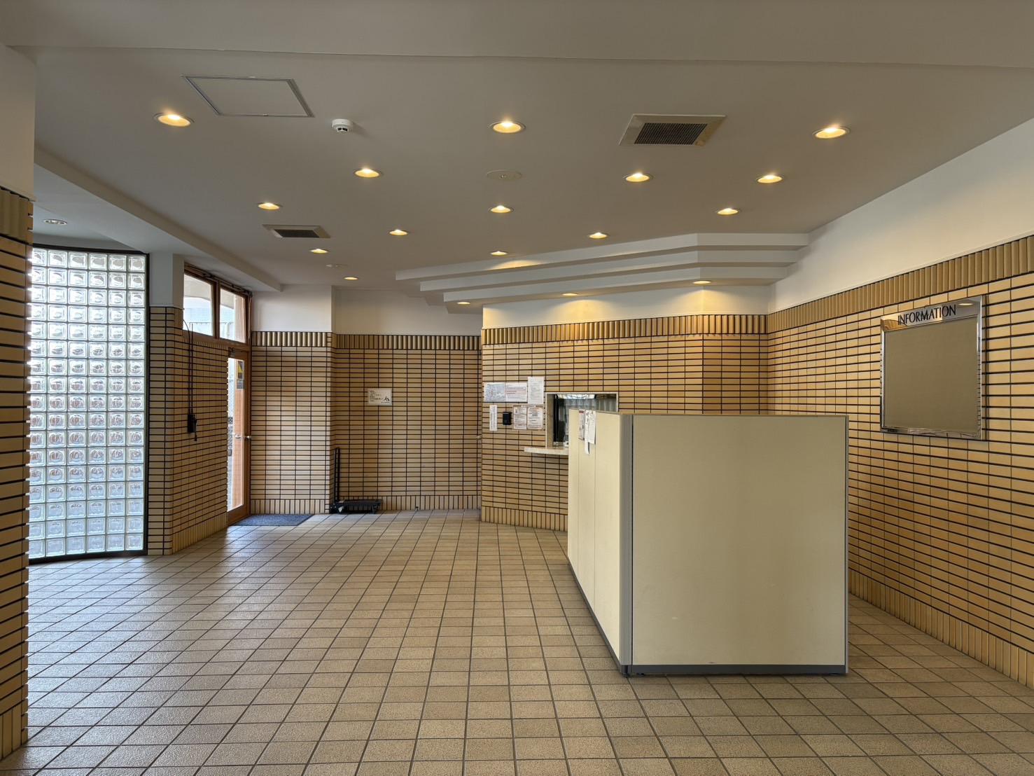 山形県山形市緑町の売買物件/古いながら手入れされた共用部。