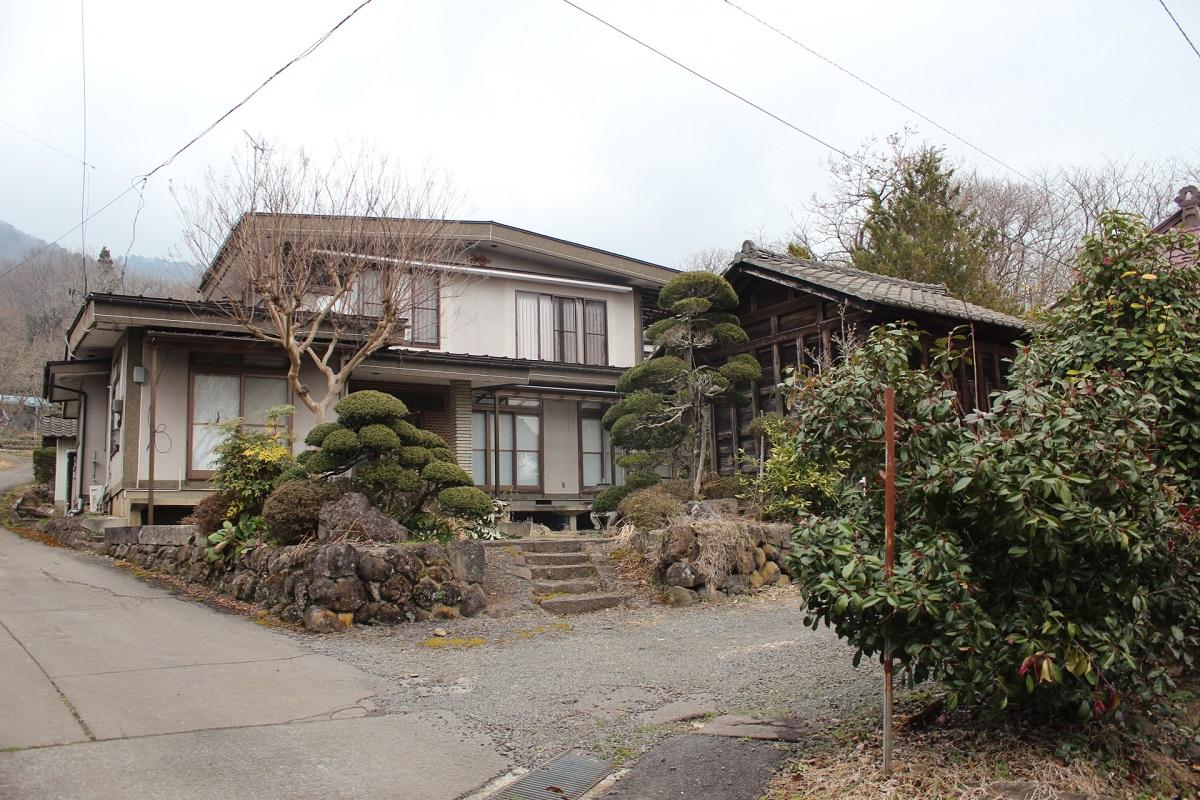 山形県上山市下生居の売買物件/外観。すぐにでも住めるくらいのコンディションです。