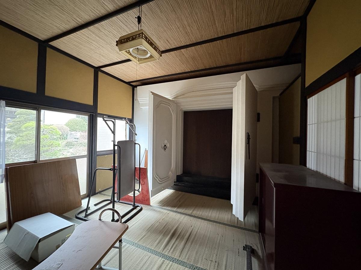 山形県上山市下生居の売買物件/突如現れる蔵戸。タイムマシンのような存在。