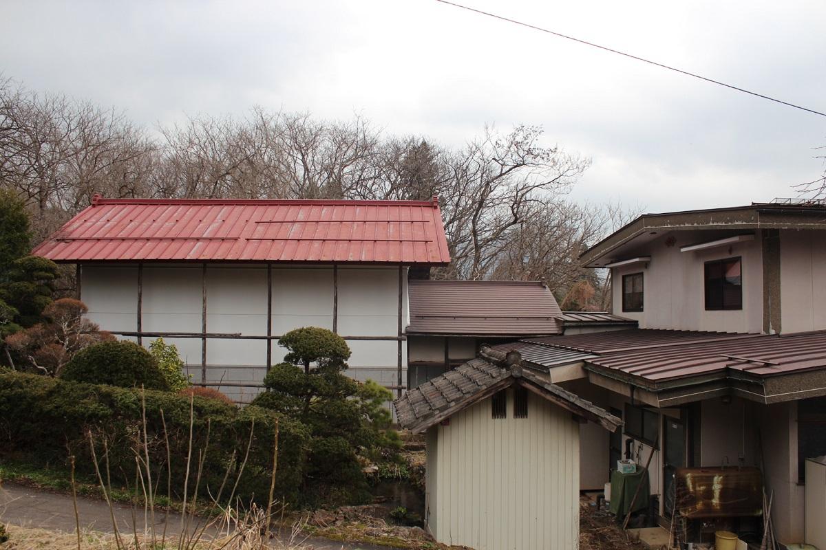 山形県上山市下生居の売買物件/このように母屋と蔵が増築部分で繋がっている。