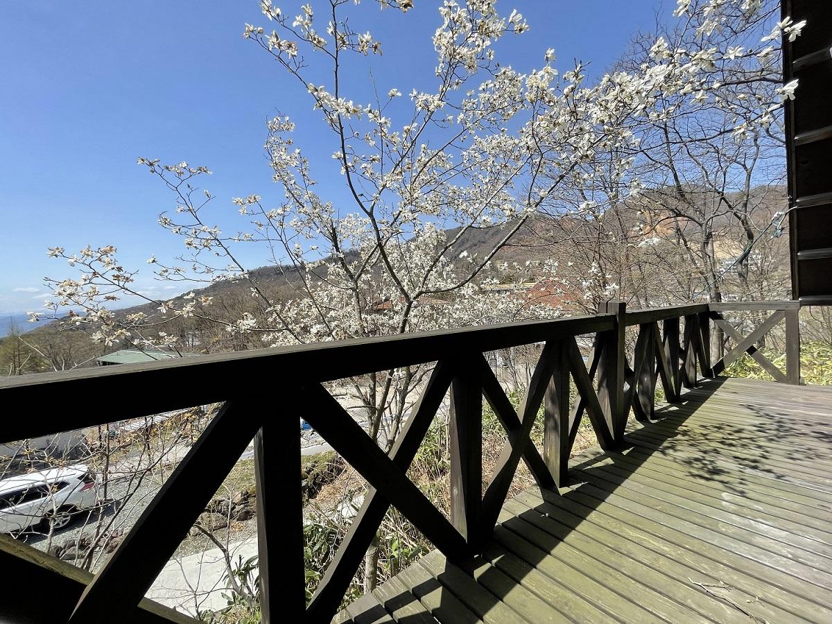 山形県山形市蔵王温泉の売買物件/眺望は絶景。温泉街から遠くの山々まで見渡せる。