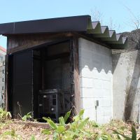 山形県山形市蔵王温泉の売買物件/敷地内には電気釜もあります。