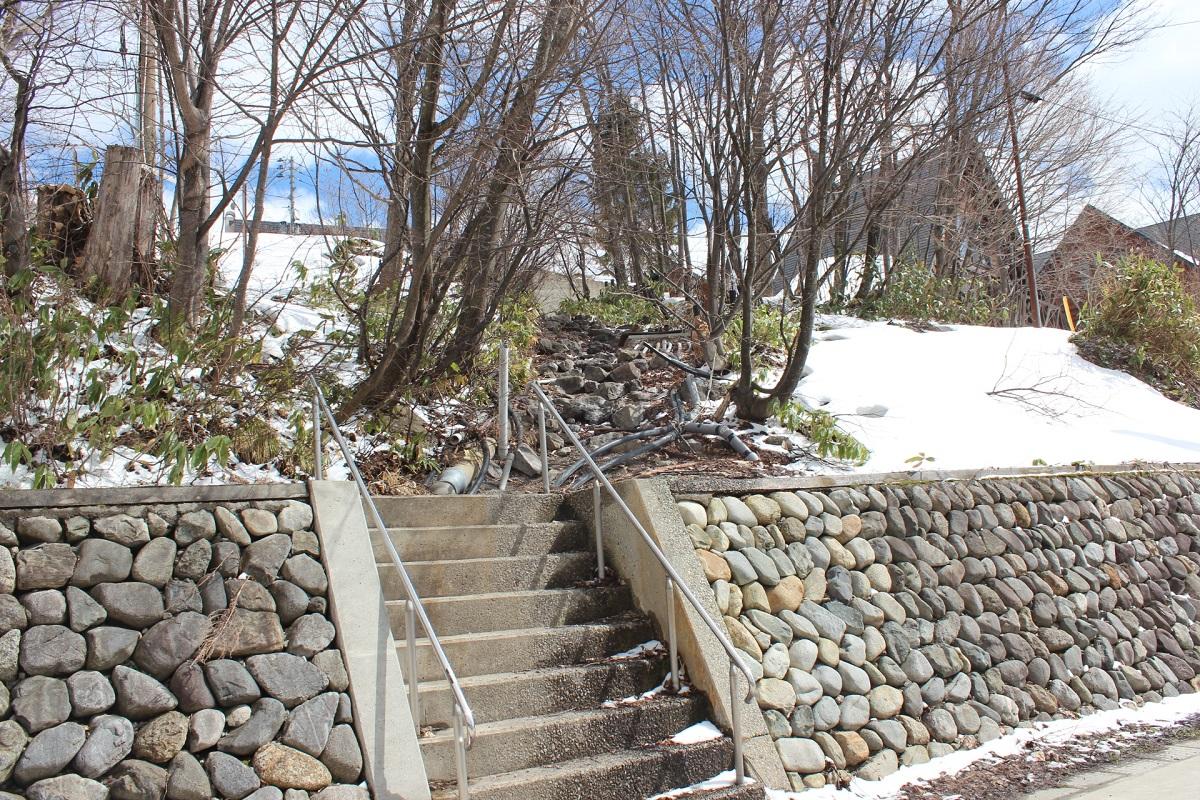 山形県山形市蔵王温泉の売買物件/駐車場スペースは無いために近隣で確保するか、バス・タクシーをご利用下さい。