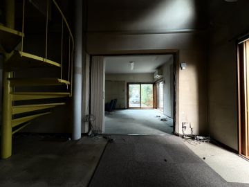 山形市あこや町の売買物件/黄色い螺旋階段と、プラスアルファの生活