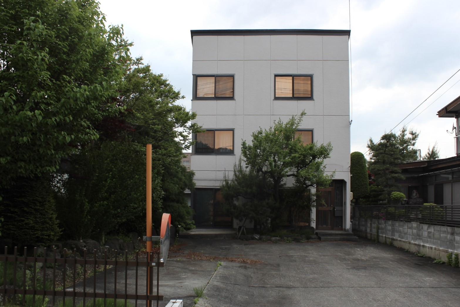 山形市あこや町の売買物件/敷地面積は86坪超。駐車場もあるから、ちょっとしたお店にはちょうどいいサイズ感。