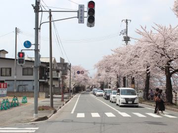 山形県山形市小白川町の売買物件/桜を間近に、川辺で営む／暮らす。