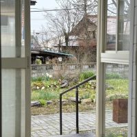 山形県村山市の売買物件/窓の向こうには、四季を楽しめる景色が広がります。