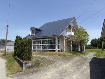 山形県村山市の売買物件/三角屋根、その向こうは田園