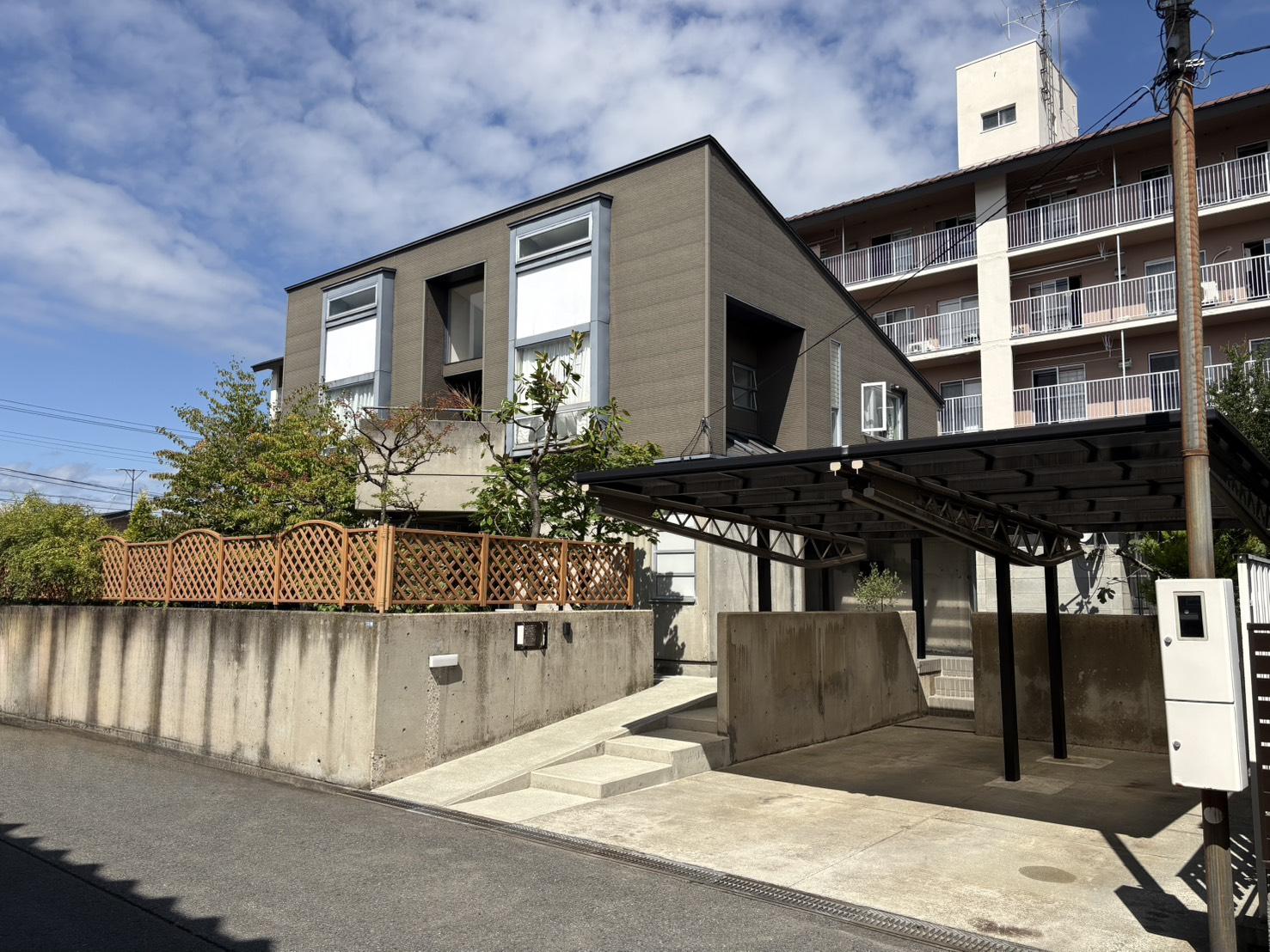 山形市桧町の売買物件/普通の家じゃない。それは外からもう伝わります。