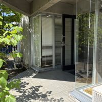 山形市桧町の売買物件/1階・庭側入口
そしてこちらが、もうひとつの入口。